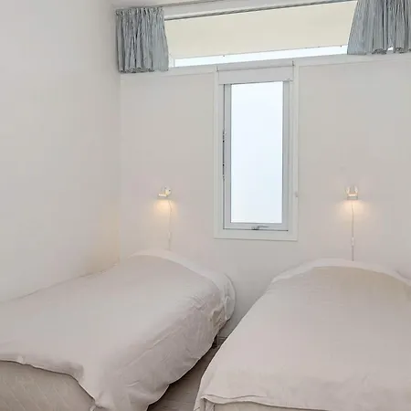 Apartment Xcii